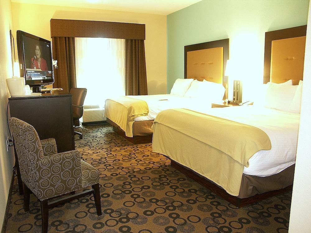 Holiday Inn Express & Suites - Cleveland Northwest By Ihg Εξωτερικό φωτογραφία