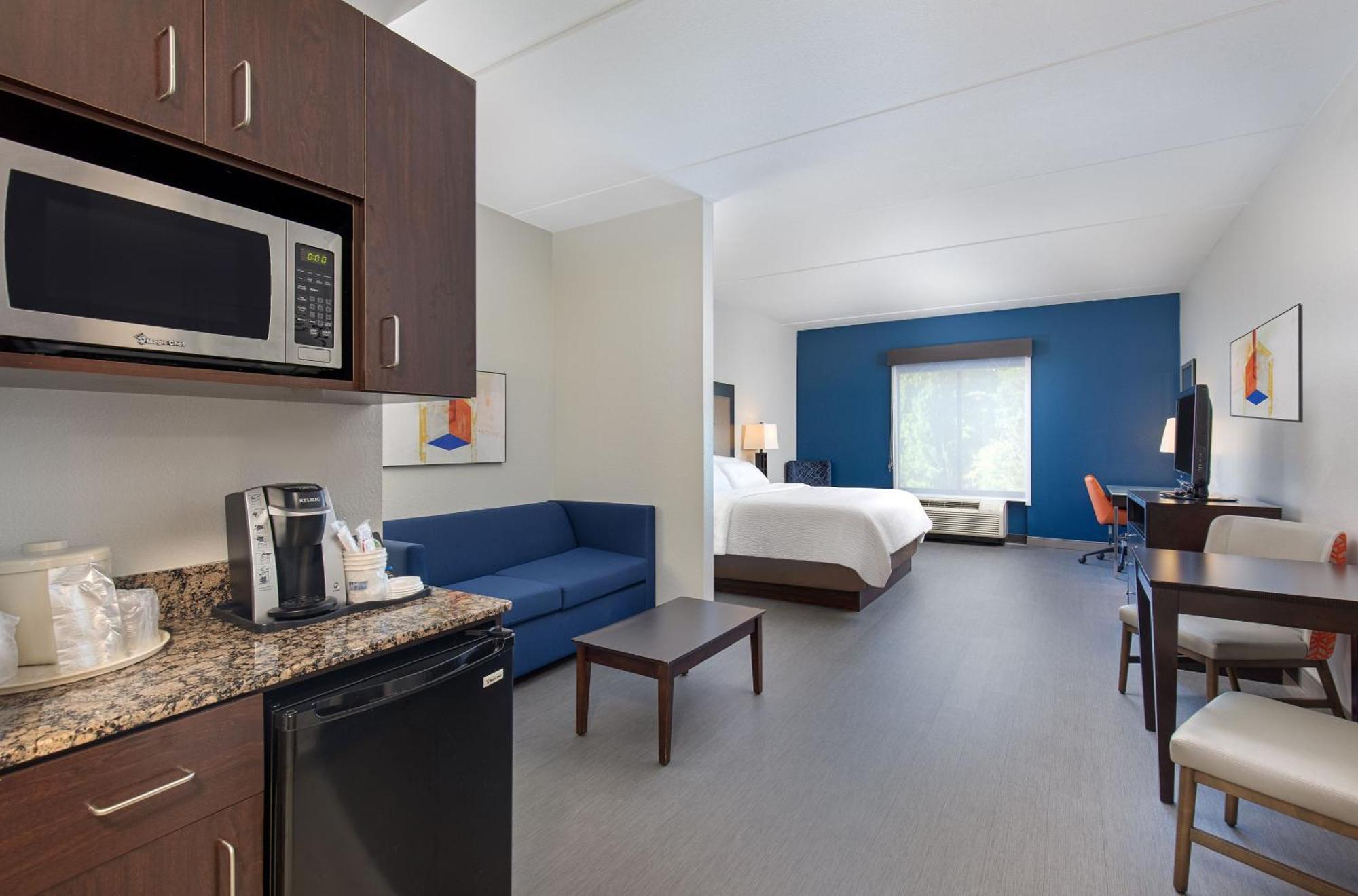 Holiday Inn Express & Suites - Cleveland Northwest By Ihg Εξωτερικό φωτογραφία