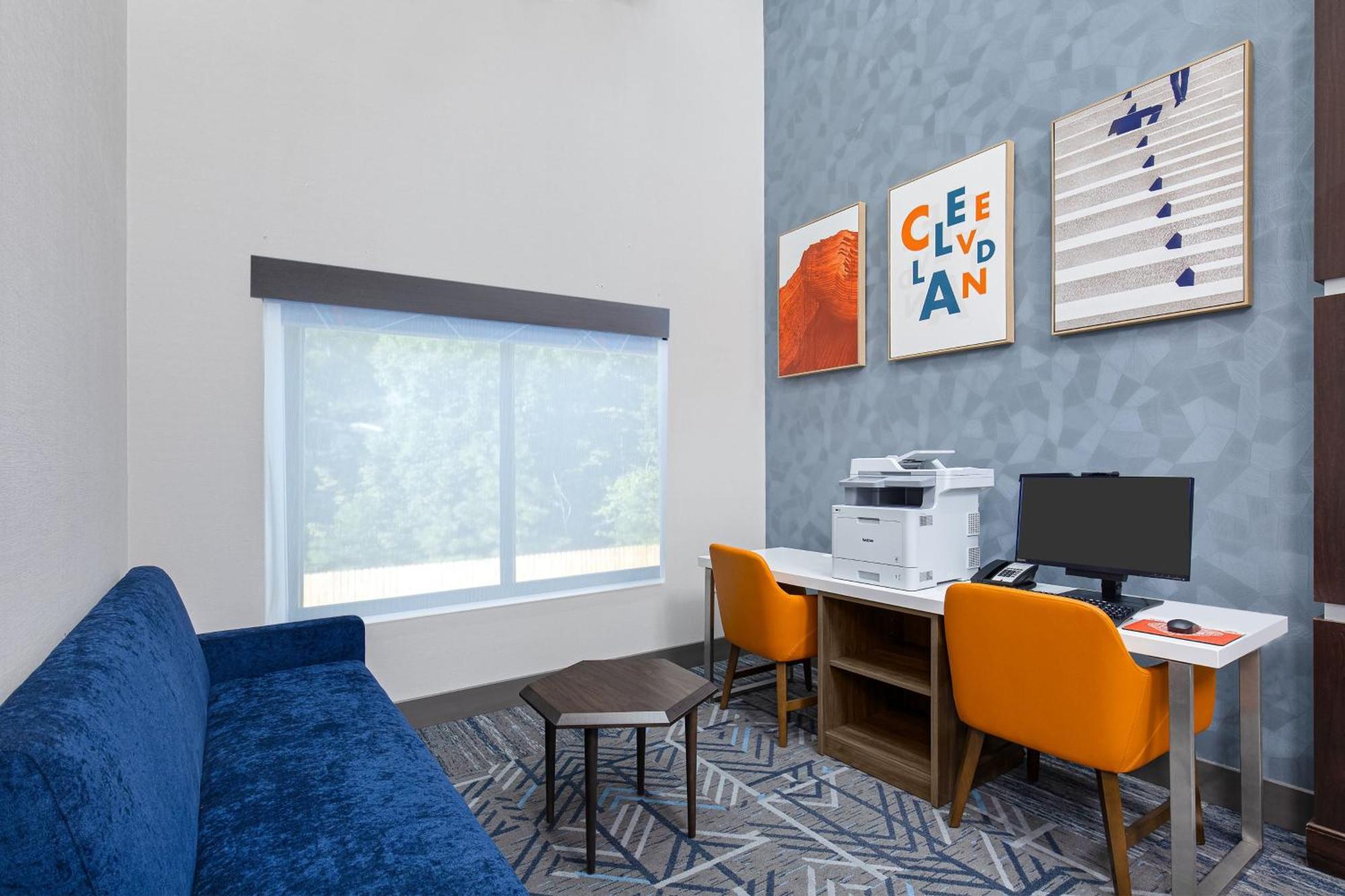 Holiday Inn Express & Suites - Cleveland Northwest By Ihg Εξωτερικό φωτογραφία