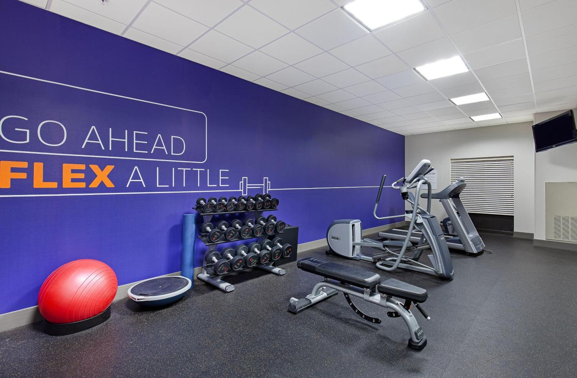 Holiday Inn Express & Suites - Cleveland Northwest By Ihg Εξωτερικό φωτογραφία