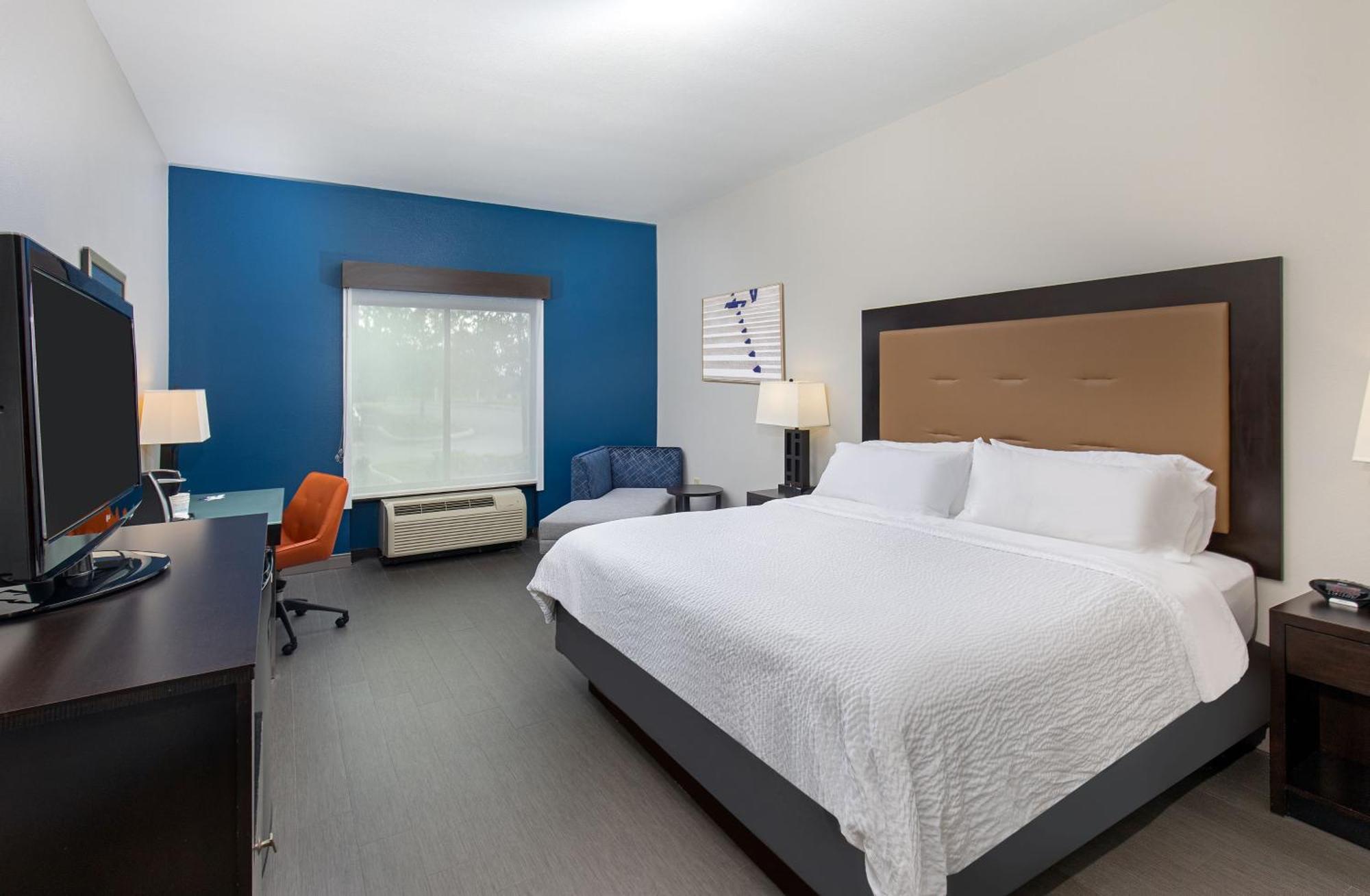 Holiday Inn Express & Suites - Cleveland Northwest By Ihg Εξωτερικό φωτογραφία