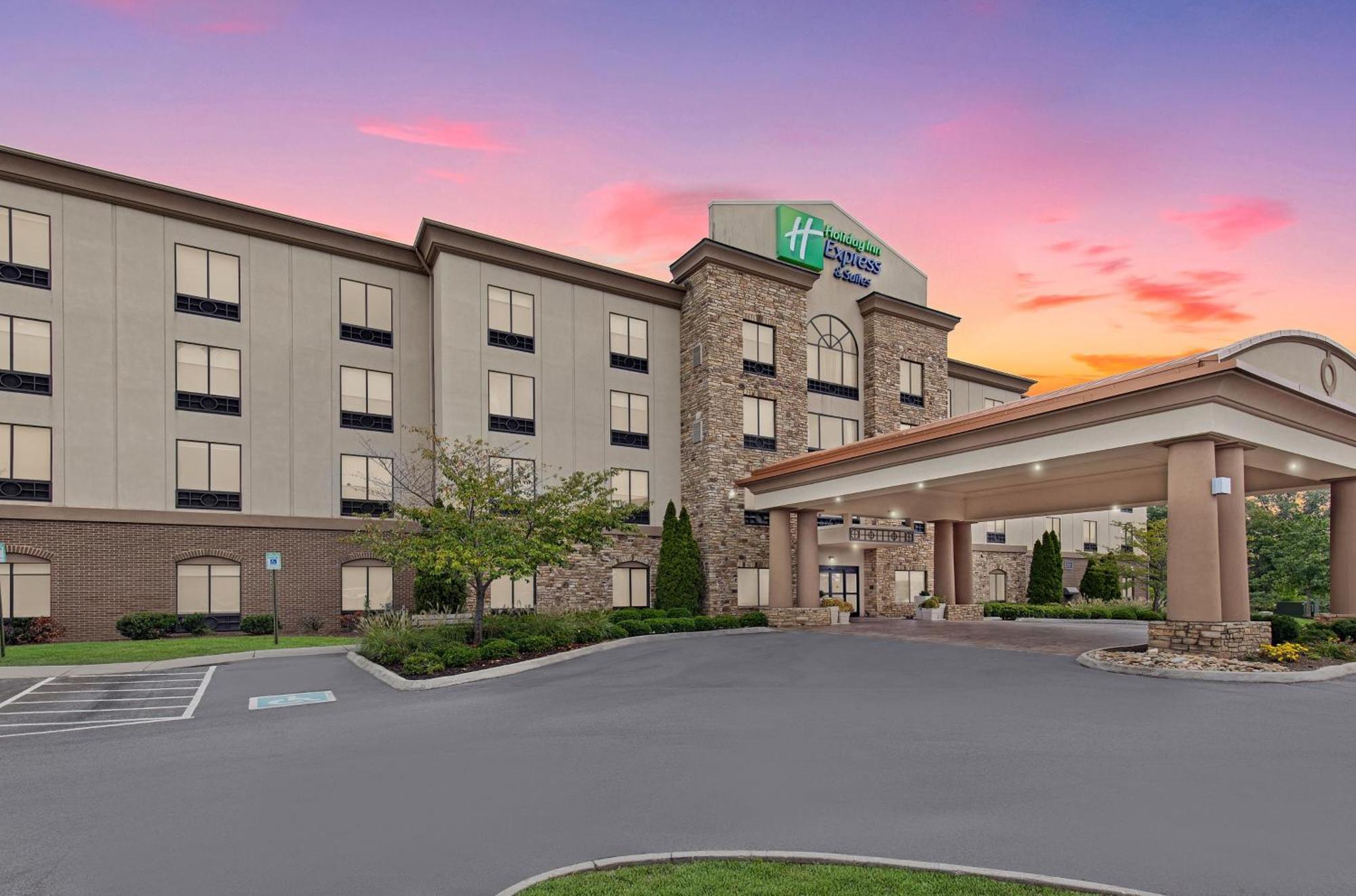 Holiday Inn Express & Suites - Cleveland Northwest By Ihg Εξωτερικό φωτογραφία