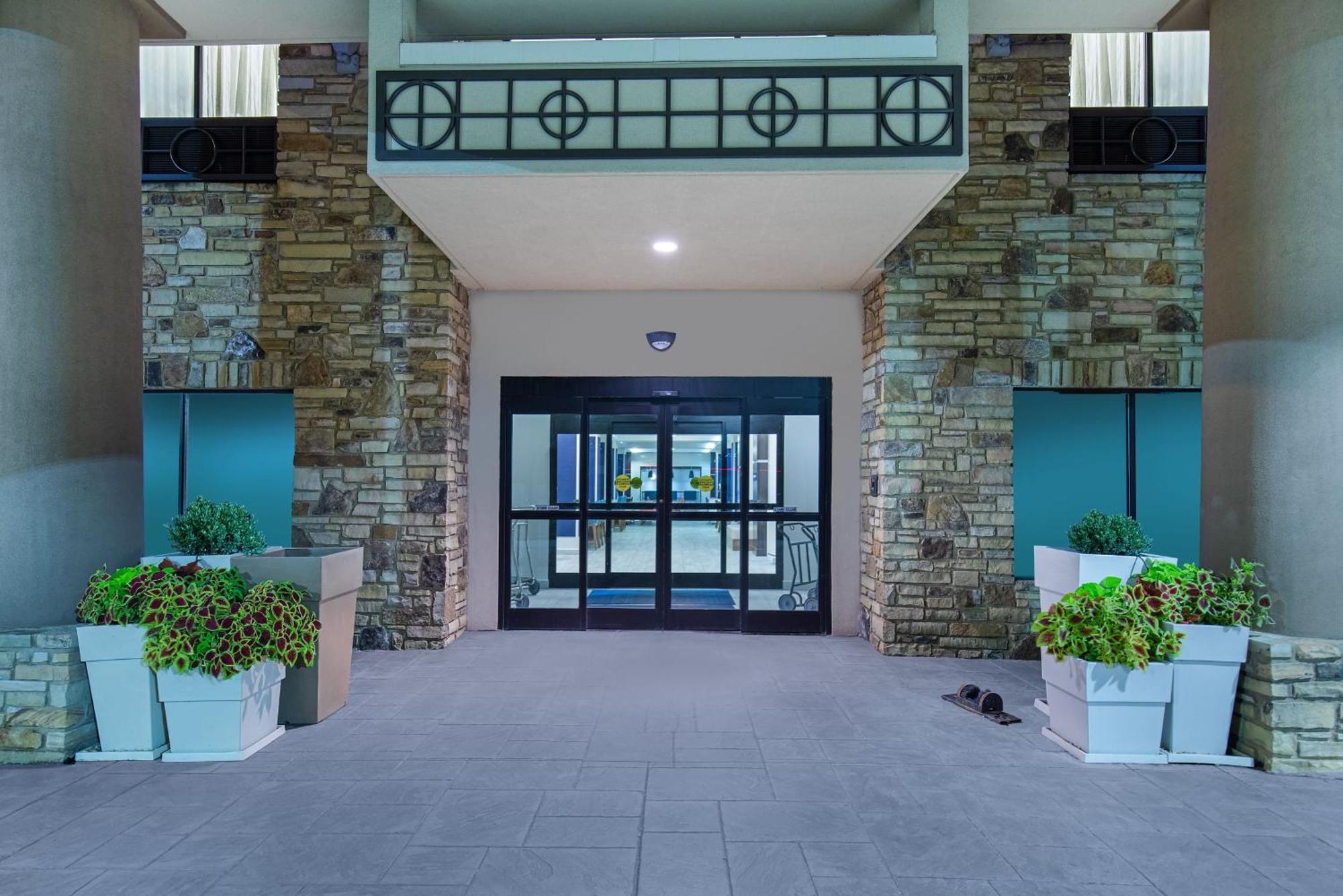 Holiday Inn Express & Suites - Cleveland Northwest By Ihg Εξωτερικό φωτογραφία