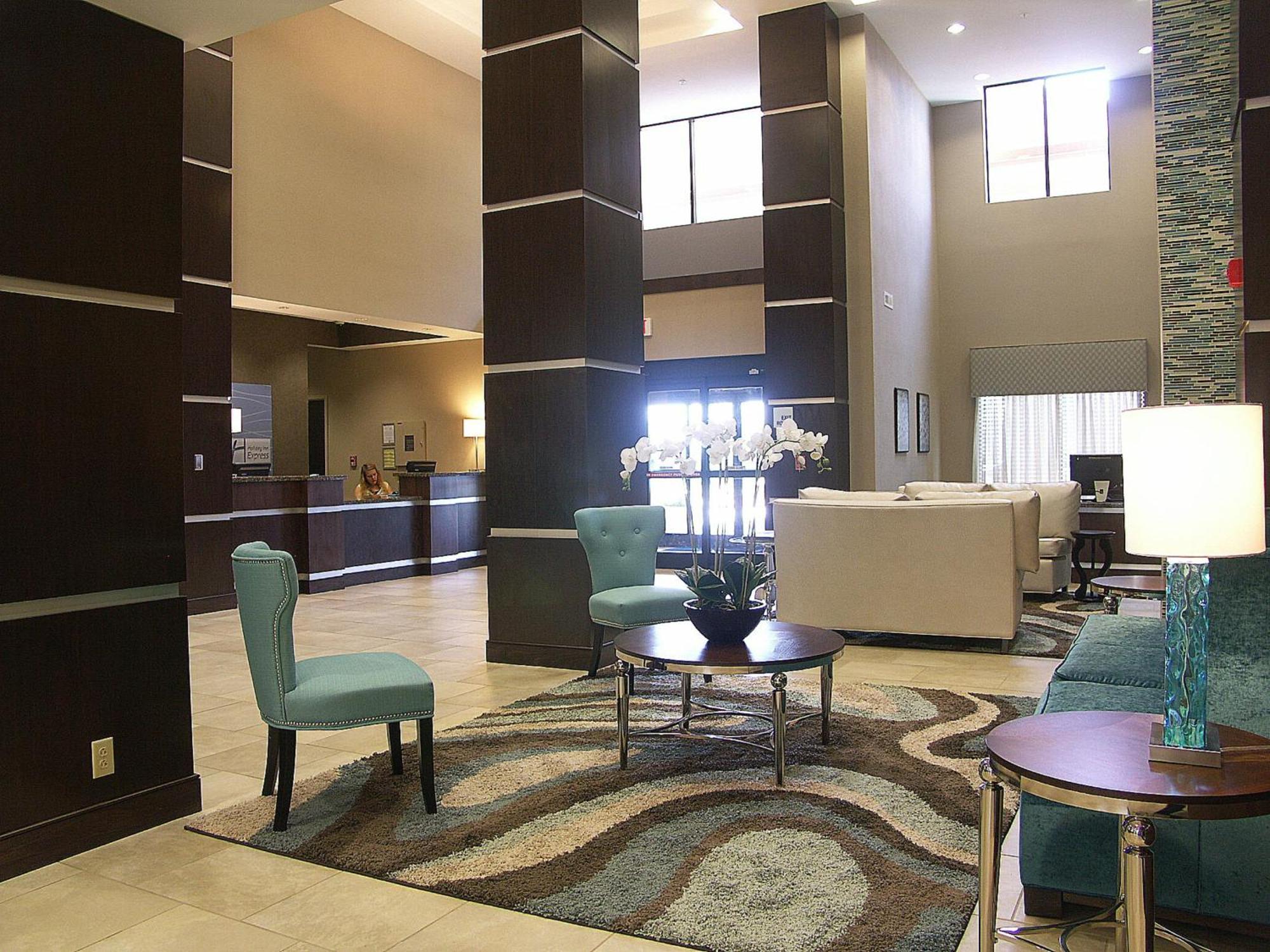 Holiday Inn Express & Suites - Cleveland Northwest By Ihg Εξωτερικό φωτογραφία