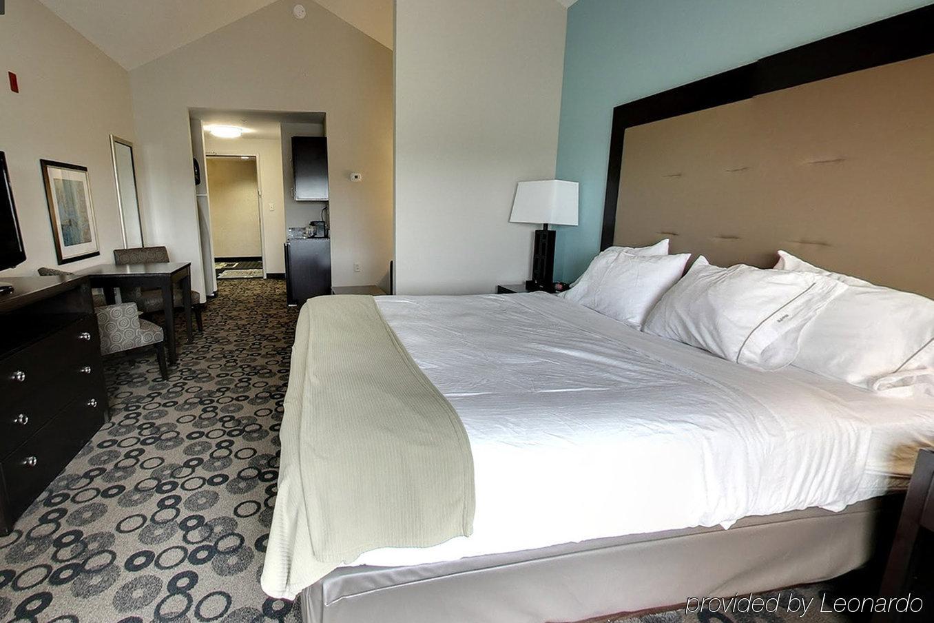 Holiday Inn Express & Suites - Cleveland Northwest By Ihg Εξωτερικό φωτογραφία