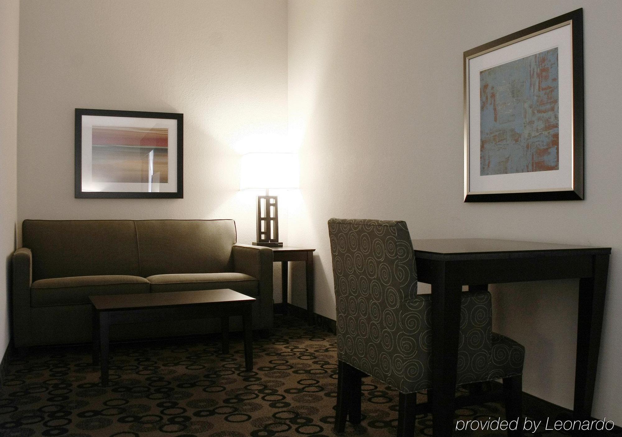 Holiday Inn Express & Suites - Cleveland Northwest By Ihg Εξωτερικό φωτογραφία