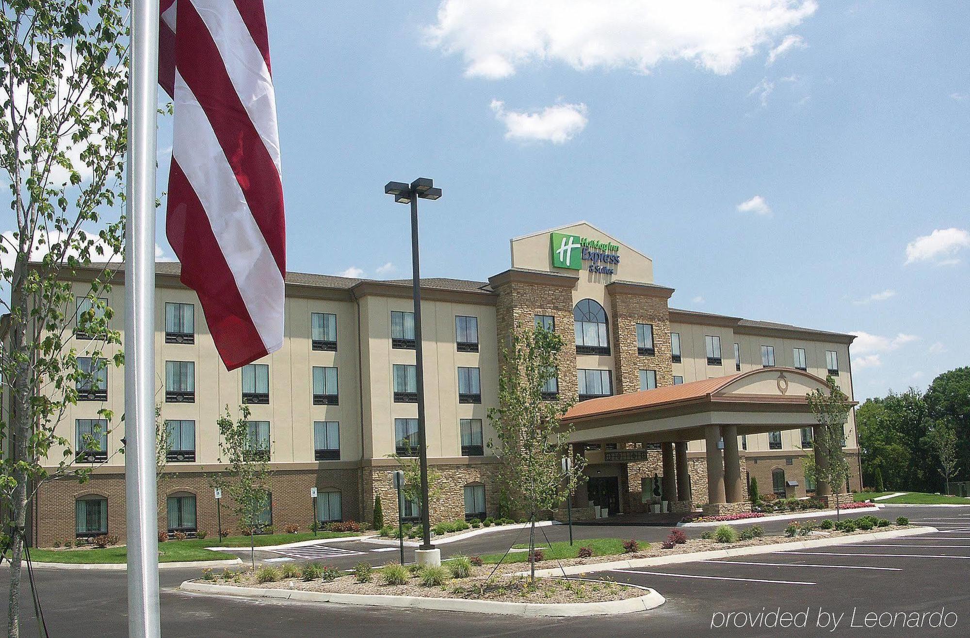 Holiday Inn Express & Suites - Cleveland Northwest By Ihg Εξωτερικό φωτογραφία
