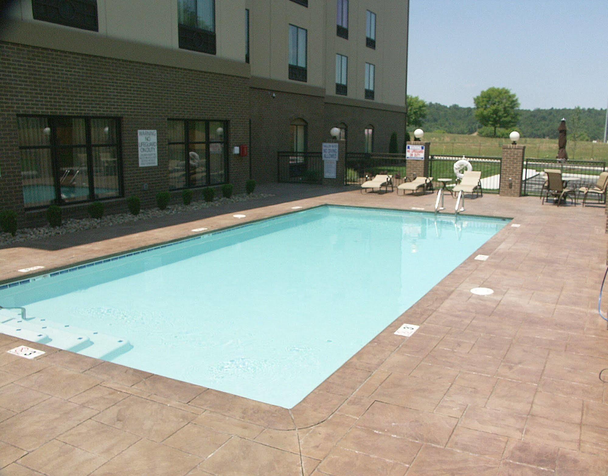 Holiday Inn Express & Suites - Cleveland Northwest By Ihg Εξωτερικό φωτογραφία