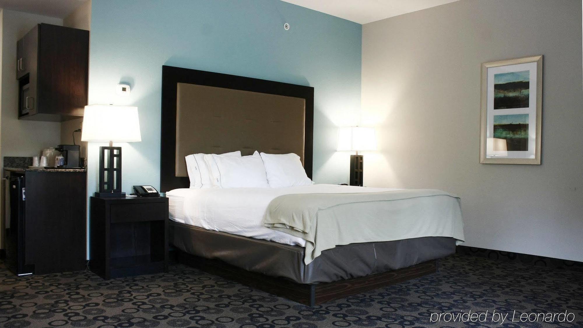 Holiday Inn Express & Suites - Cleveland Northwest By Ihg Εξωτερικό φωτογραφία