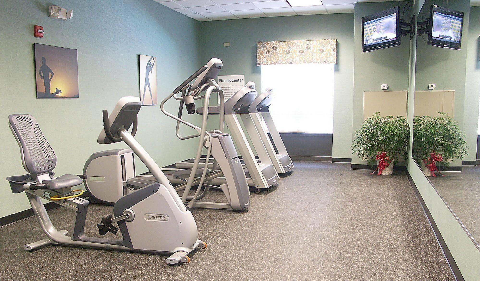 Holiday Inn Express & Suites - Cleveland Northwest By Ihg Εξωτερικό φωτογραφία