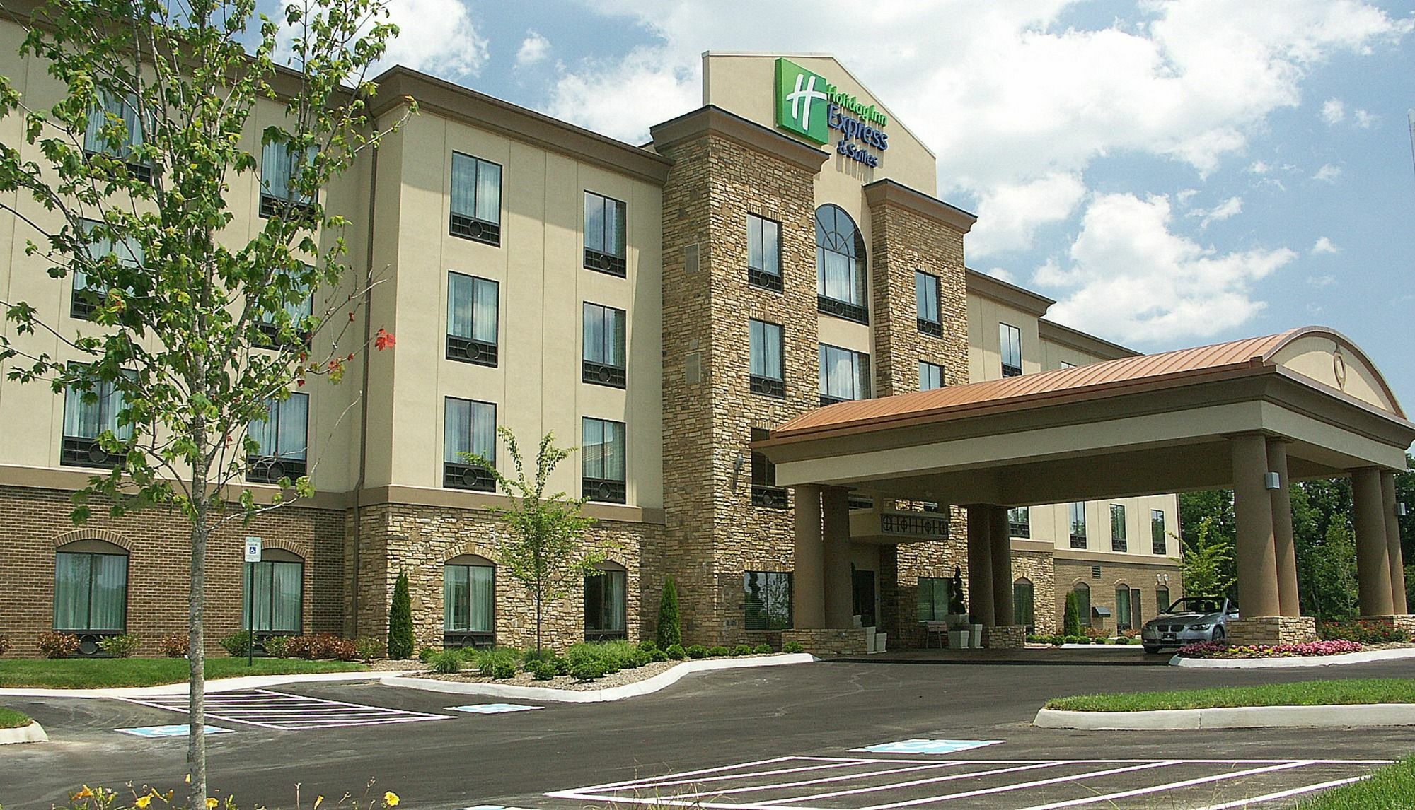 Holiday Inn Express & Suites - Cleveland Northwest By Ihg Εξωτερικό φωτογραφία