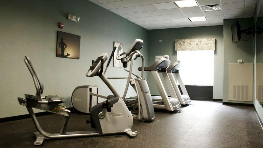 Holiday Inn Express & Suites - Cleveland Northwest By Ihg Εξωτερικό φωτογραφία