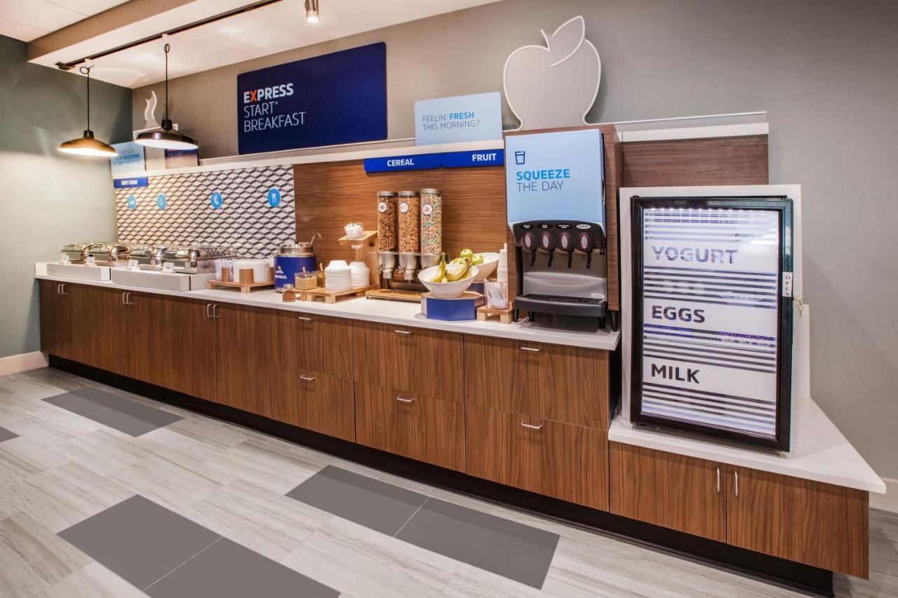 Holiday Inn Express & Suites - Cleveland Northwest By Ihg Εξωτερικό φωτογραφία