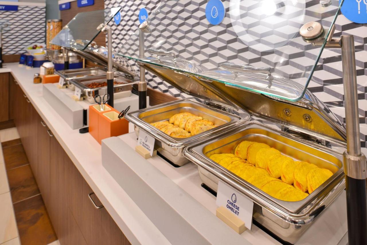 Holiday Inn Express & Suites - Cleveland Northwest By Ihg Εξωτερικό φωτογραφία