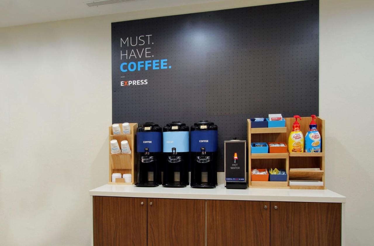 Holiday Inn Express & Suites - Cleveland Northwest By Ihg Εξωτερικό φωτογραφία